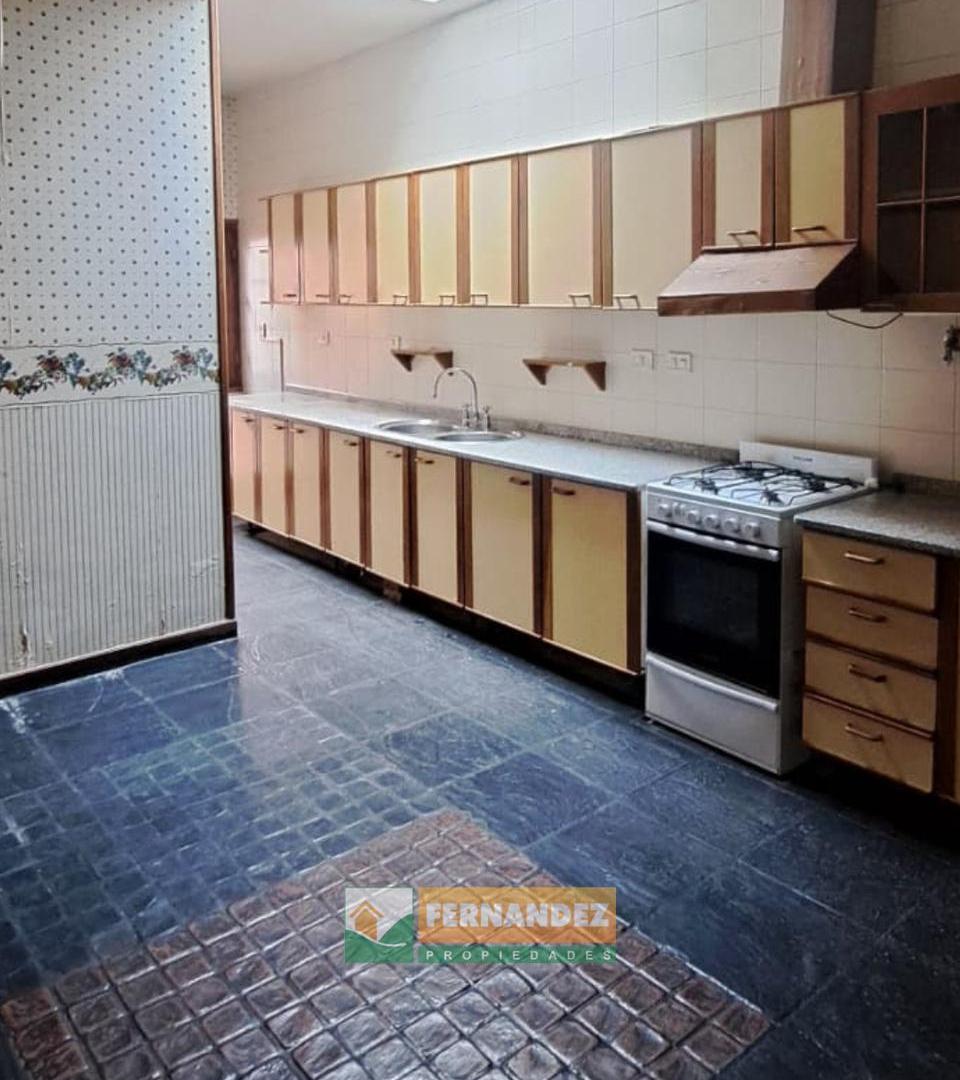 Foto de Vende espectacular casa 4 dormitorios, pileta, quincho en zona céntrica, imagen 4