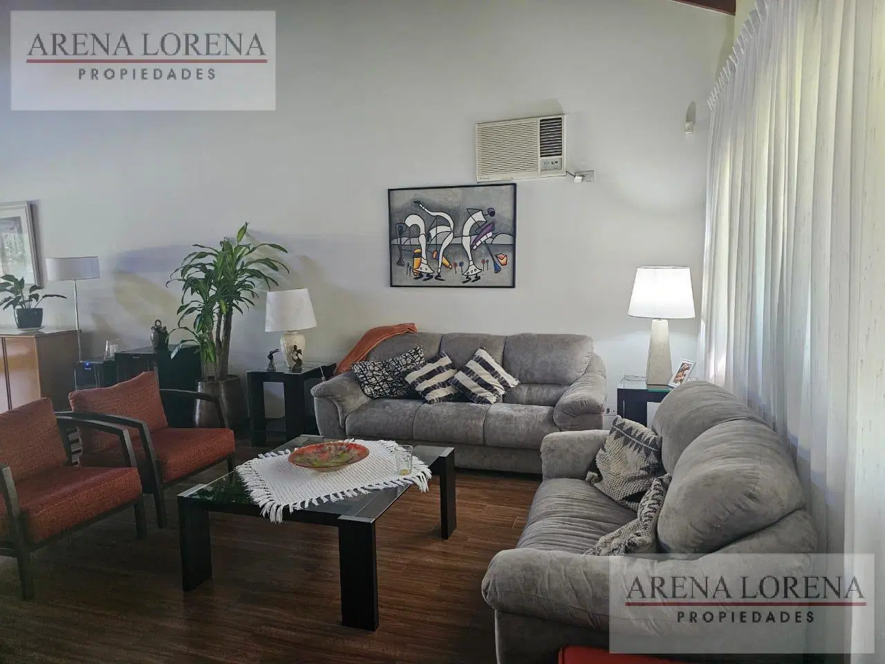 Casa quinta en Venta 5 Ambientes en  Parque Leloir sobre lote 1700 mts 2