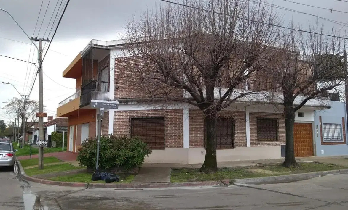 Duplex Casa 5 Ambientes en Venta Castelar Sur 4