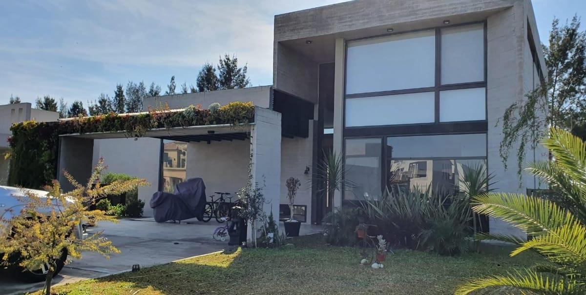 Am. Impecable Casa en Venta en Las Golondrinas - Amueblada 3