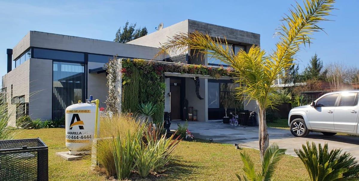 Am. Impecable Casa en Venta en Las Golondrinas - Amueblada 2