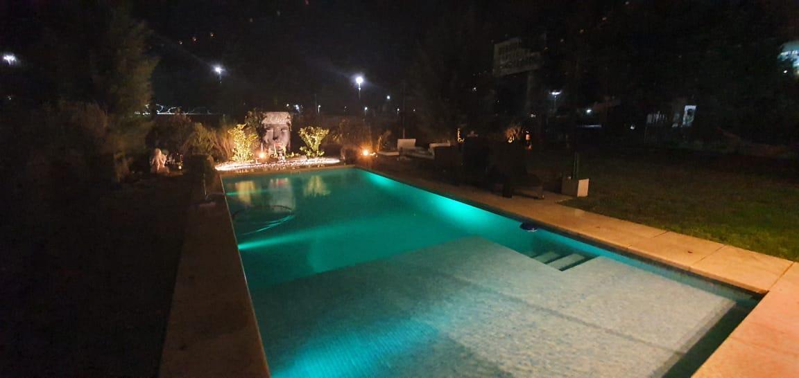 Am. Impecable Casa en Venta en Las Golondrinas - Amueblada 1