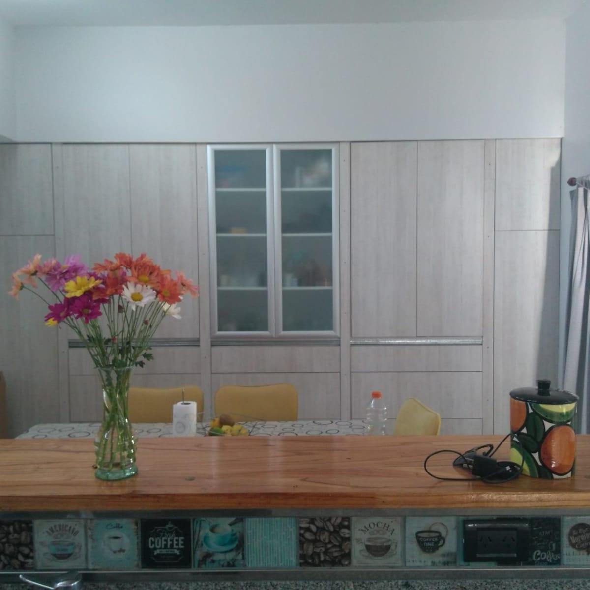 LP - VENTA Hermosa casa en alquiler: 4 amb., playroom, galería con parrilla, parque,pileta.
