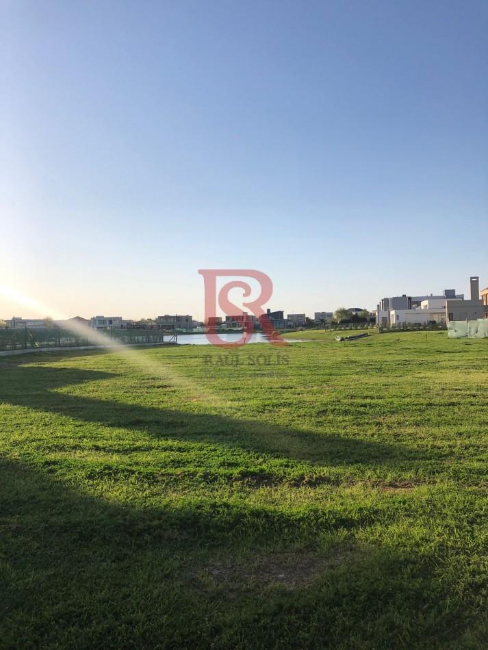AM. Excelente Lote a la Laguna -Barrio Los Troncos