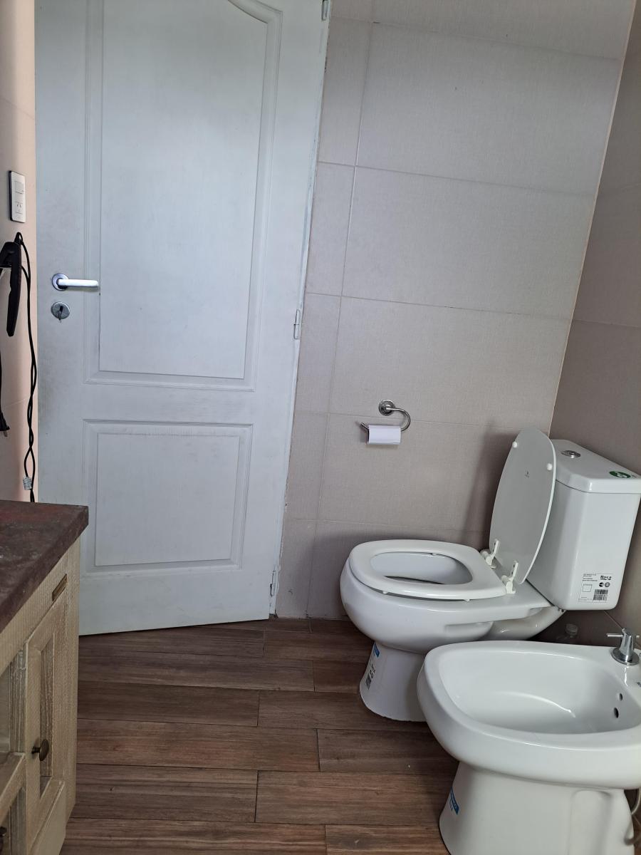 Fv Enorme Casa en Venta Remodelada, con Amplio Patio en un Barrio Muy Tranquilo 4