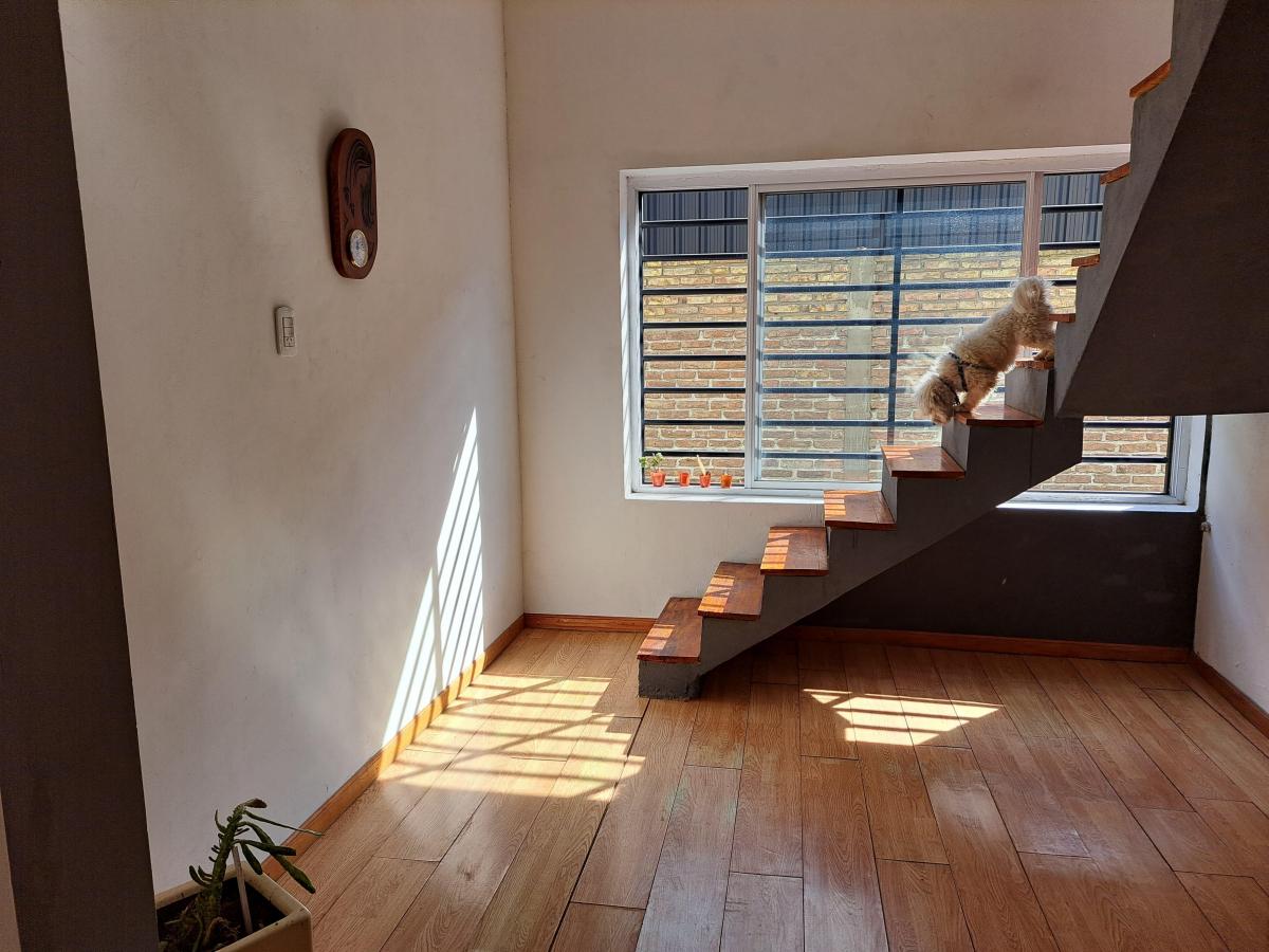 Fv Enorme Casa en Venta Remodelada, con Amplio Patio en un Barrio Muy Tranquilo 2