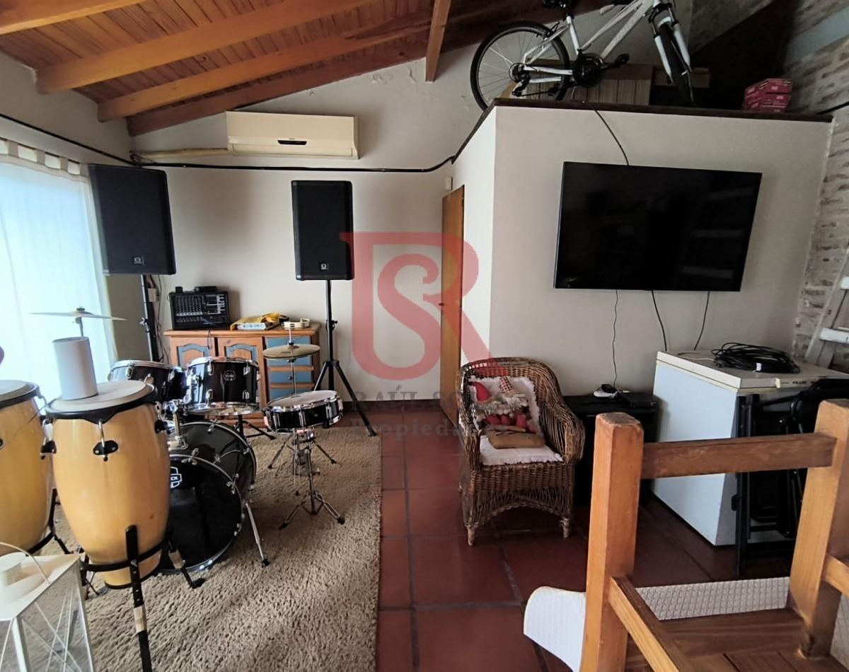 Lp - Hermosa Casa 4 Ambientes con Quincho, Pileta y Garaje en Quilmes Centro 4