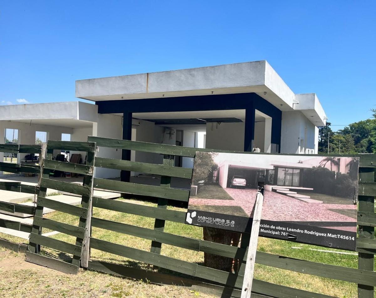 Az - Oportunidad! Casa a Terminar en B° Barrancas de Iraola 2