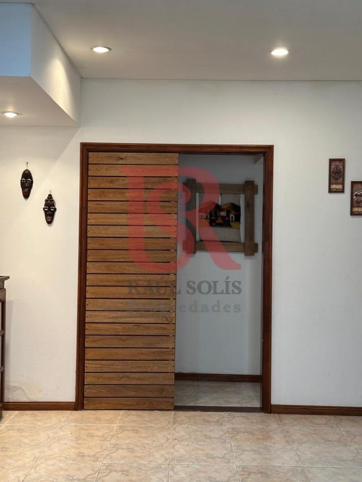 Foto de AV- Amplia casa en venta a pocas cuadras del mar, imagen 2