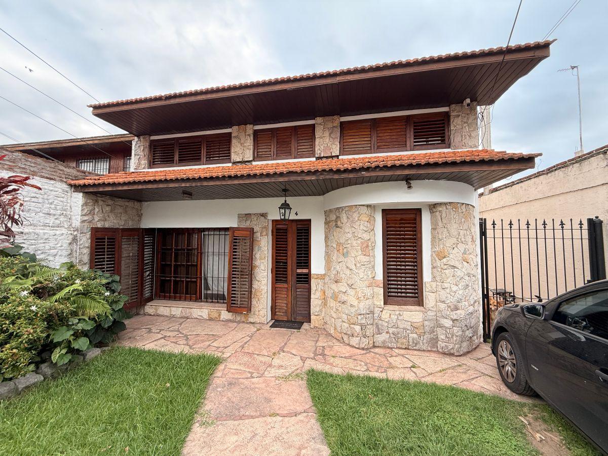 GV- Casa sobre importante terreno con pileta y hermoso parque, en Bernal Oeste