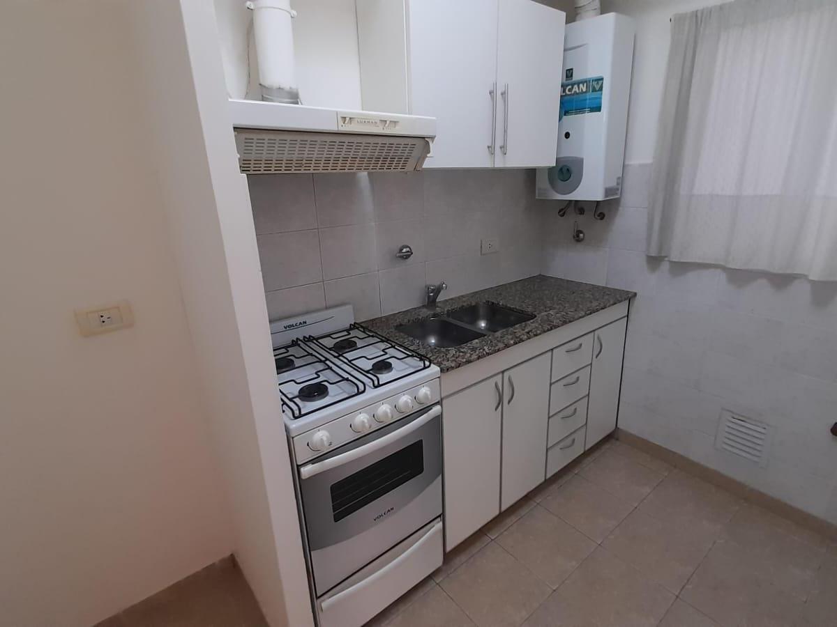 Mitre 774, Vende Departamento de un Dormitorio con Cochera. 3