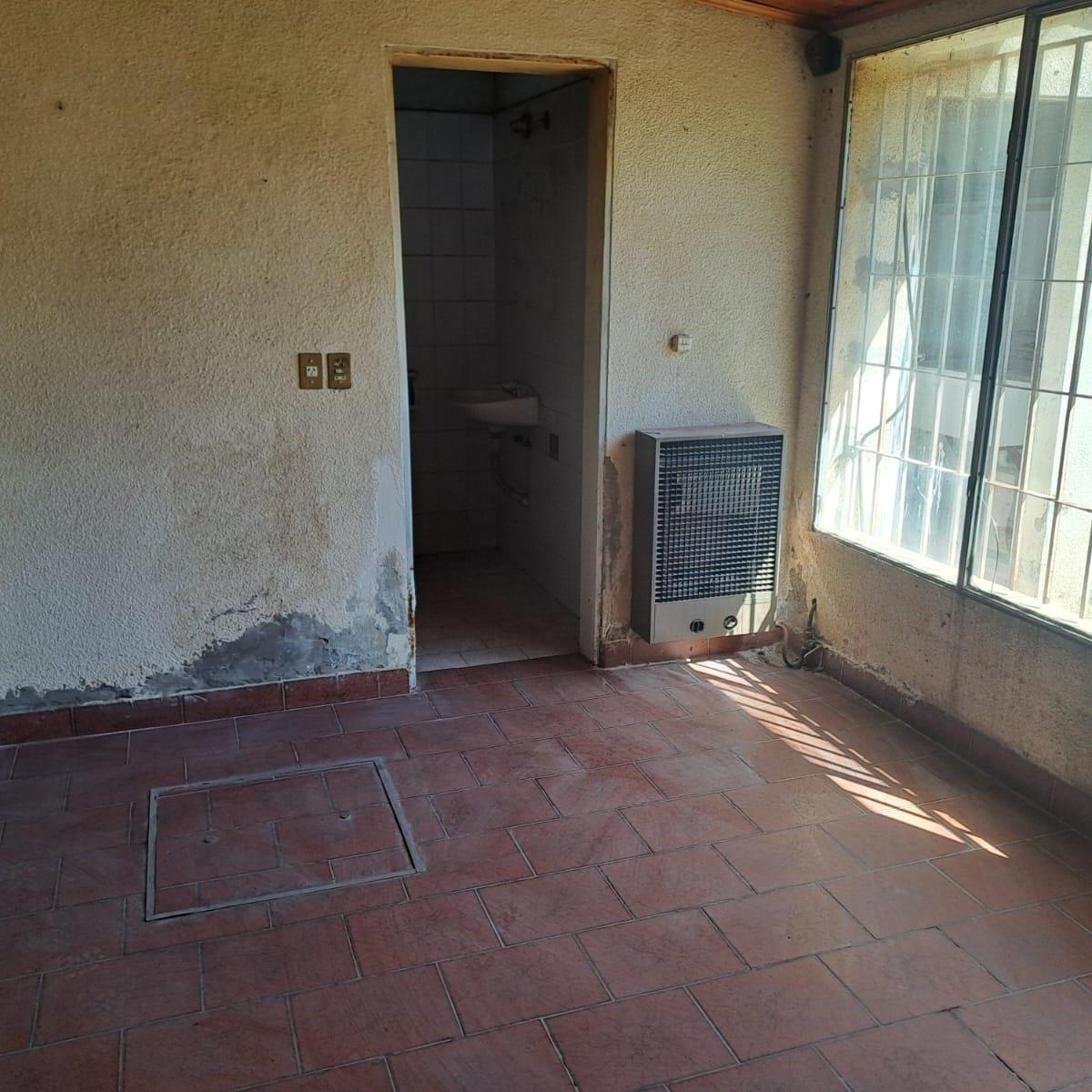 Mexico 263, Vende Casa de Tres Dorm. y Departamento Interno 4