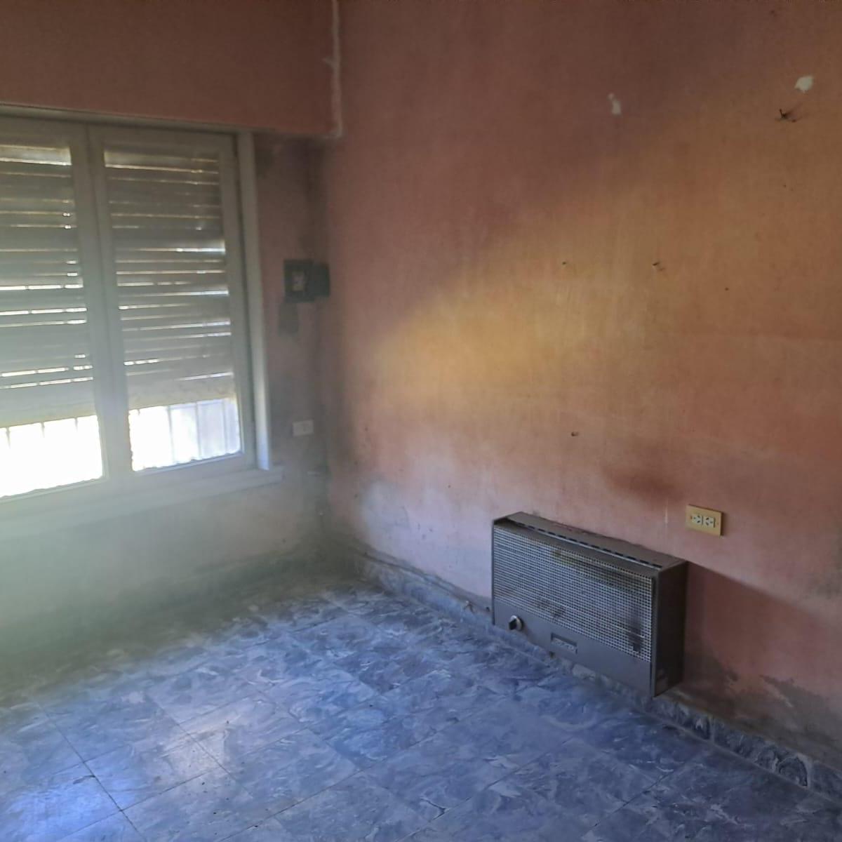 Mexico 263, Vende Casa de Tres Dorm. y Departamento Interno 1