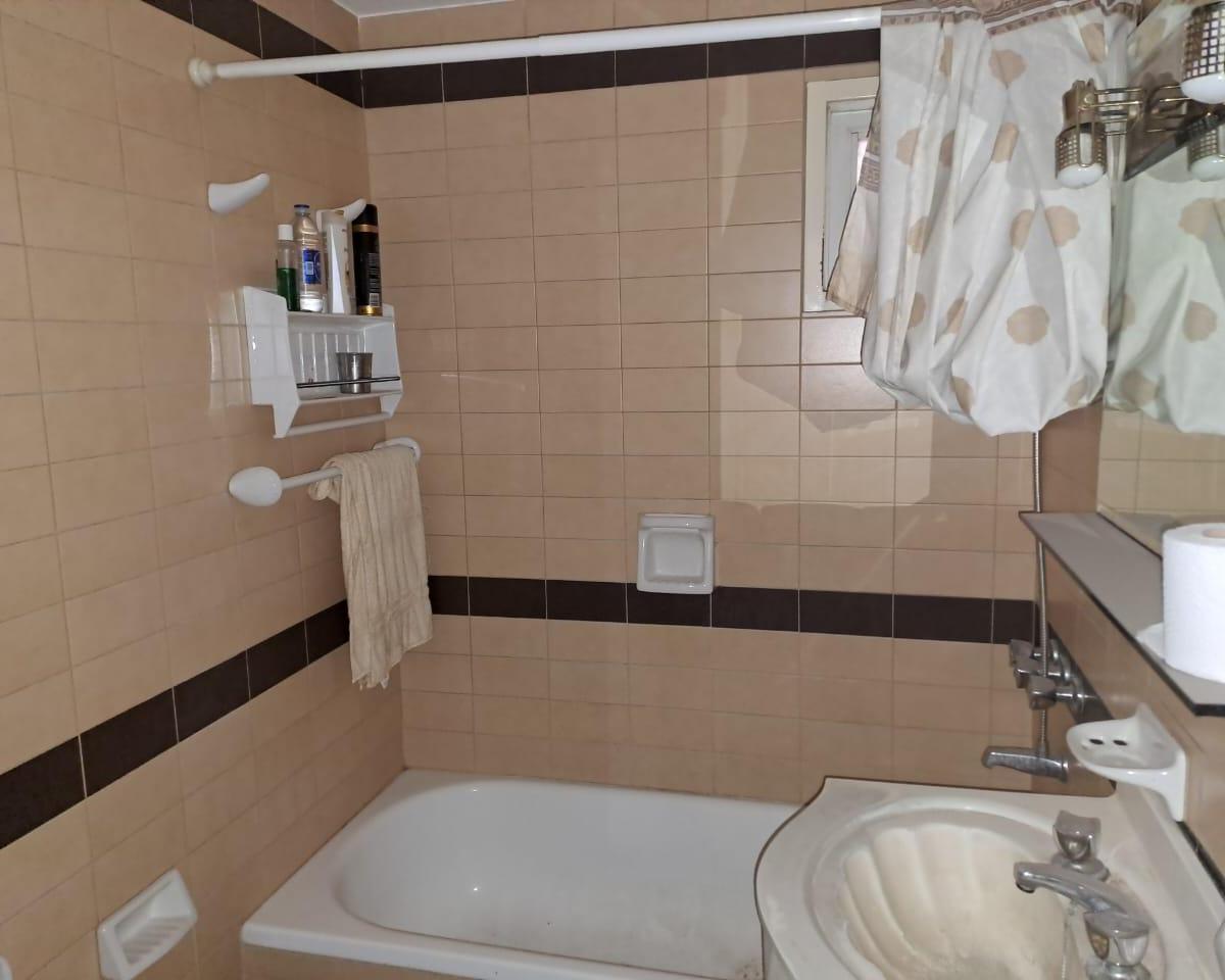 Zelarrayan 267, Vende Departamento de 2 Dorm. con Cochera. 4