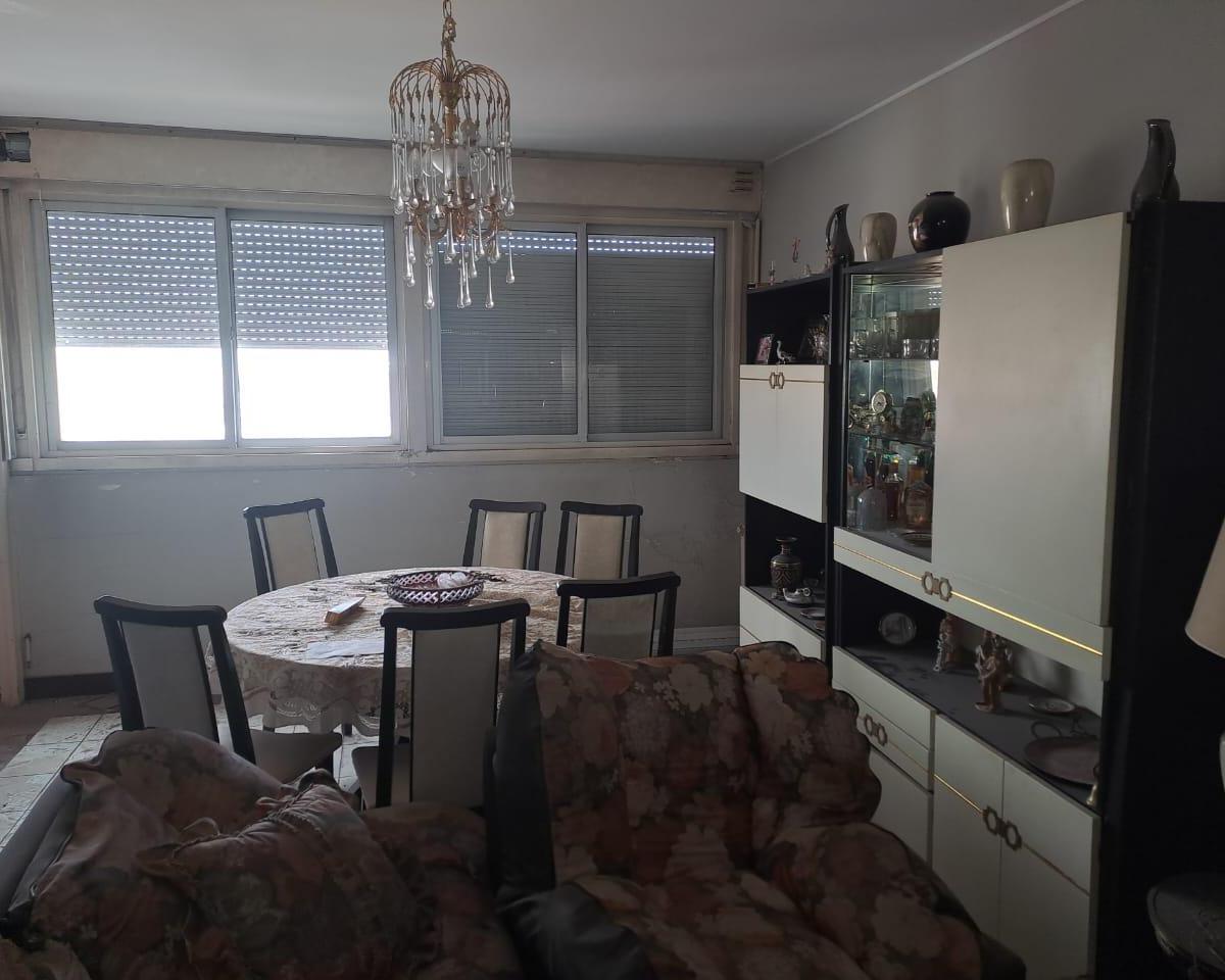 Zelarrayan 267, Vende Departamento de 2 Dorm. con Cochera. 2