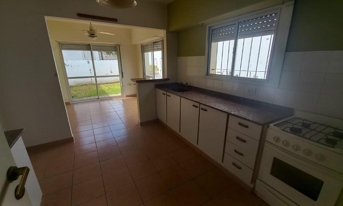 Witcomb 151, Vende Casa de Dos Dorm. 4