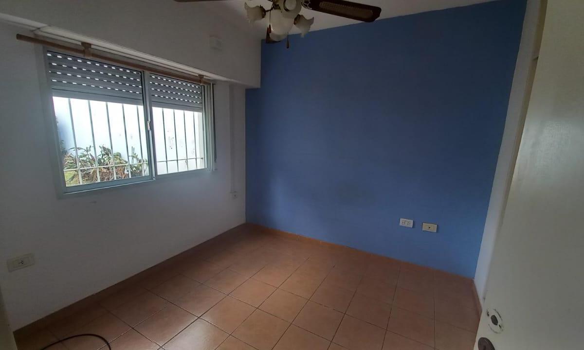 Witcomb 151, Vende Casa de Dos Dorm. 5