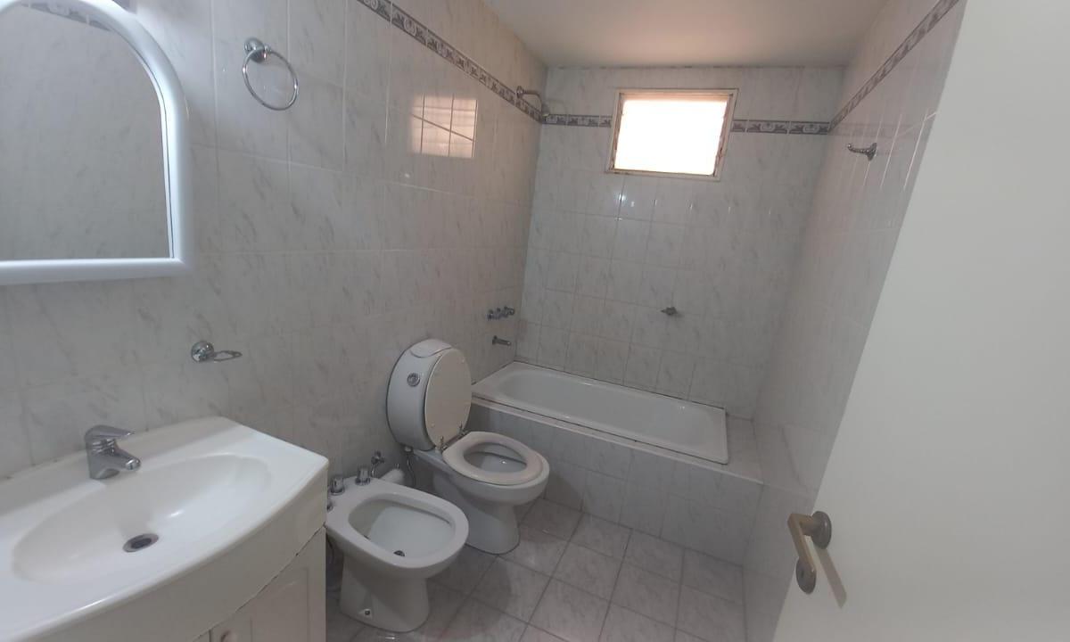 Witcomb 151, Vende Casa de Dos Dorm. 3