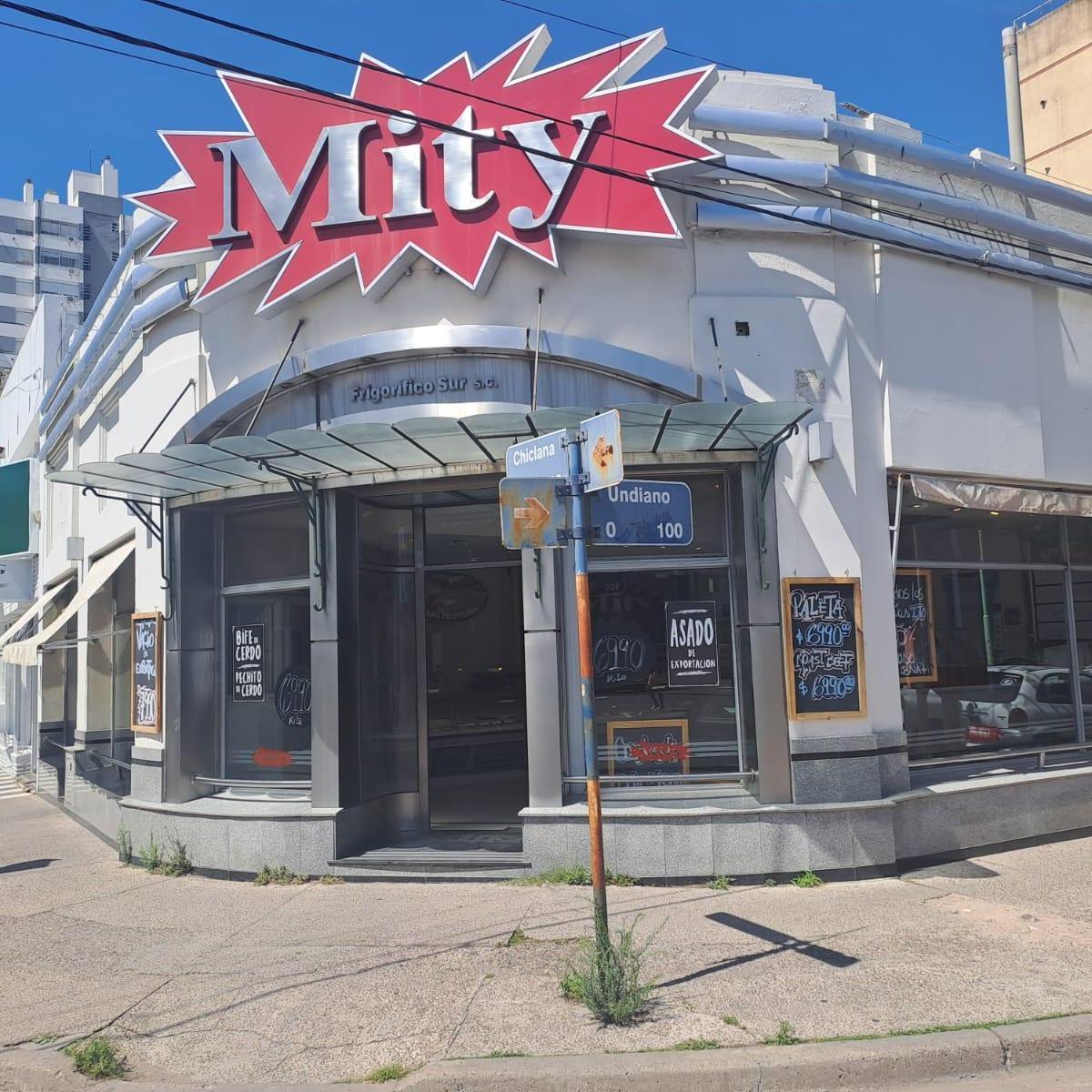 Chiclana y Undiano, VENDE Local comercial.