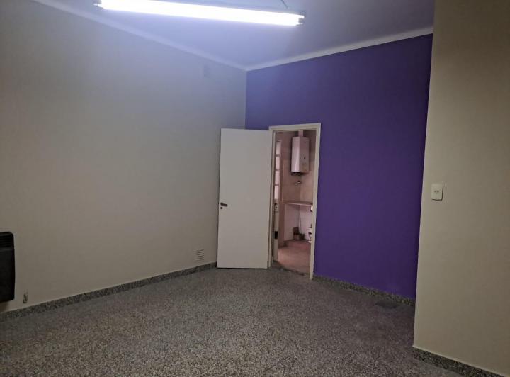 Bravard 872, ALQUILA Local comercial. 4