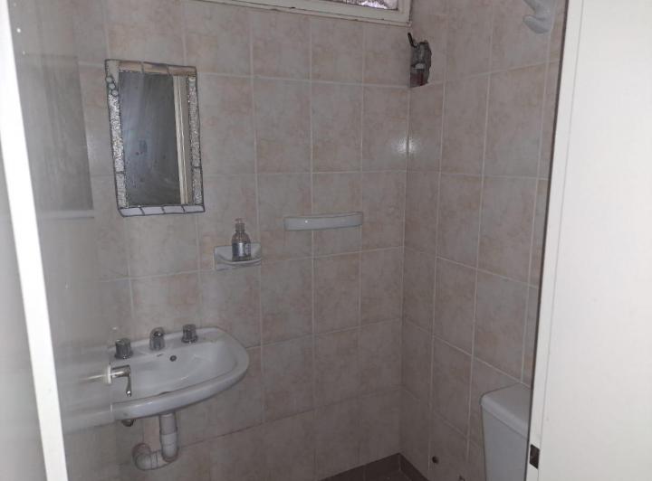 Bravard 872, ALQUILA Local comercial. 2