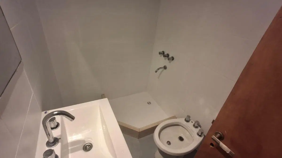 Santo Domingo 335, ALQUILA Casa interna de un dormitorio con cochera. 4