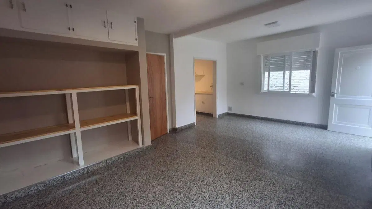 Santo Domingo 335, ALQUILA Casa interna de un dormitorio con cochera. 3