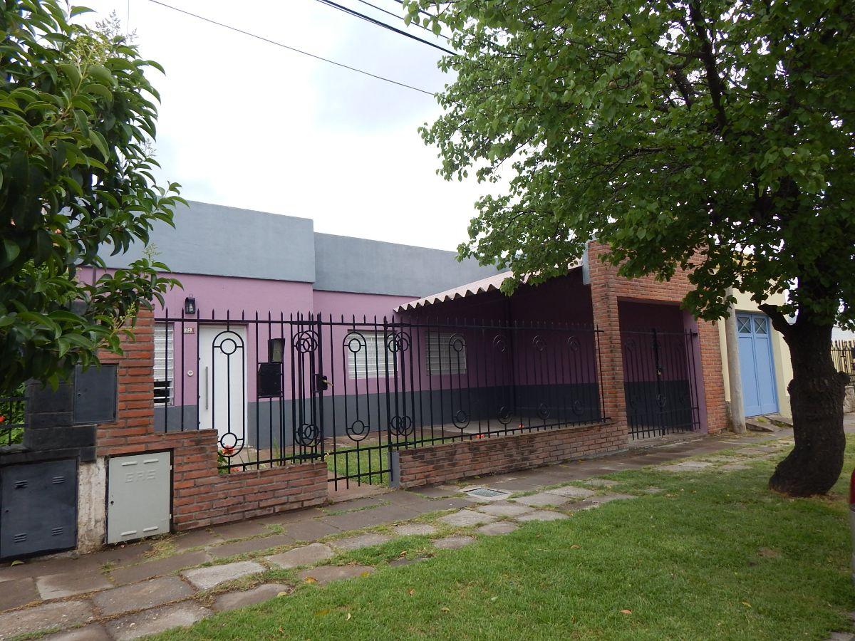 Foto de Enrique Julio 248, VENDE Casa de tres dormitorios., imagen 2