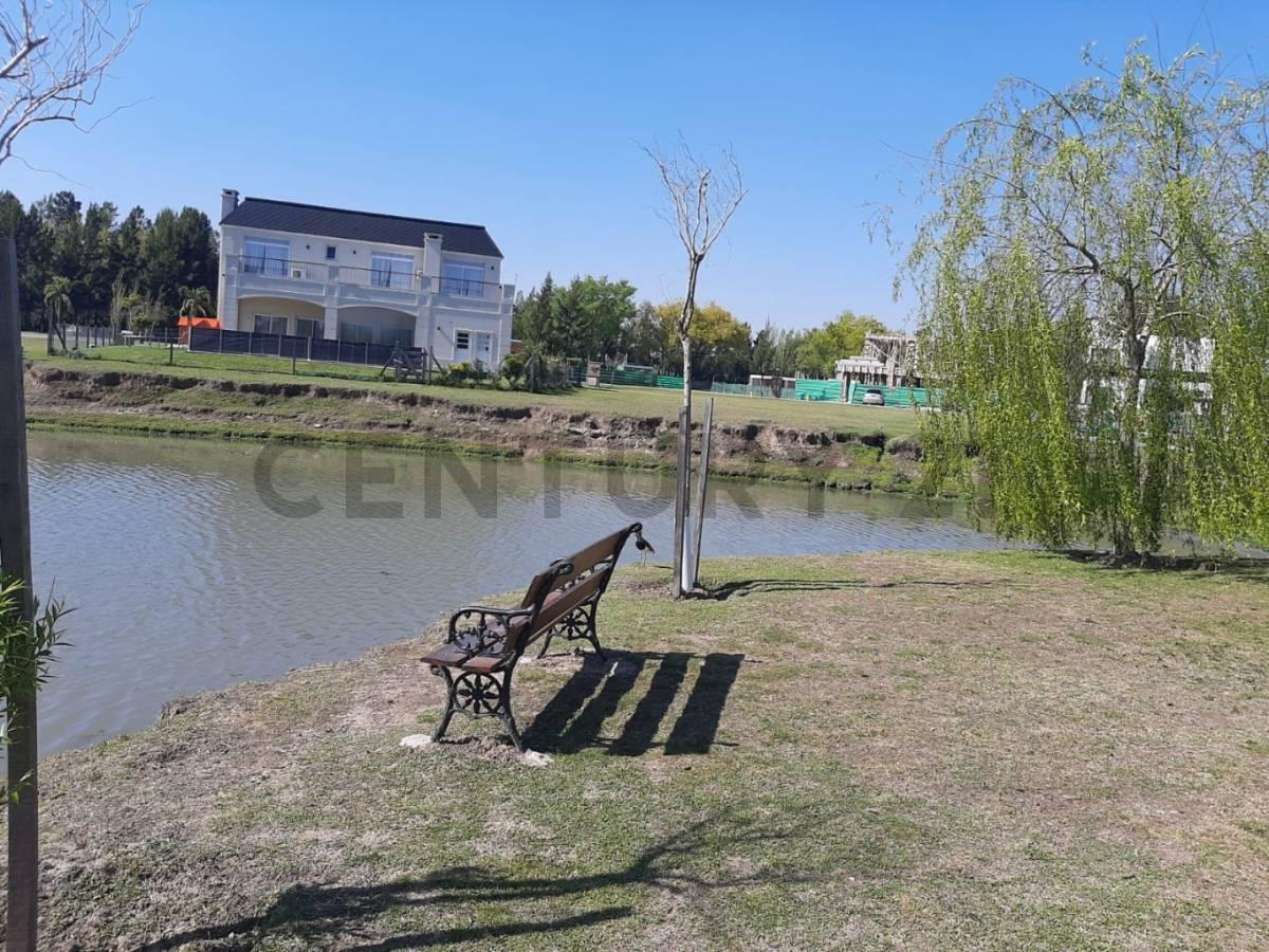 Foto de LOTE CON FONDO A LA LAGUNA . Barrio Ciudad Nautica Principado, imagen 3