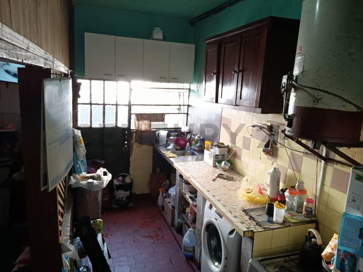 OPORTUNIDAD! CASA EN VENTA 4 AMBIENTES. GRAN PATIO/PARQUE.
