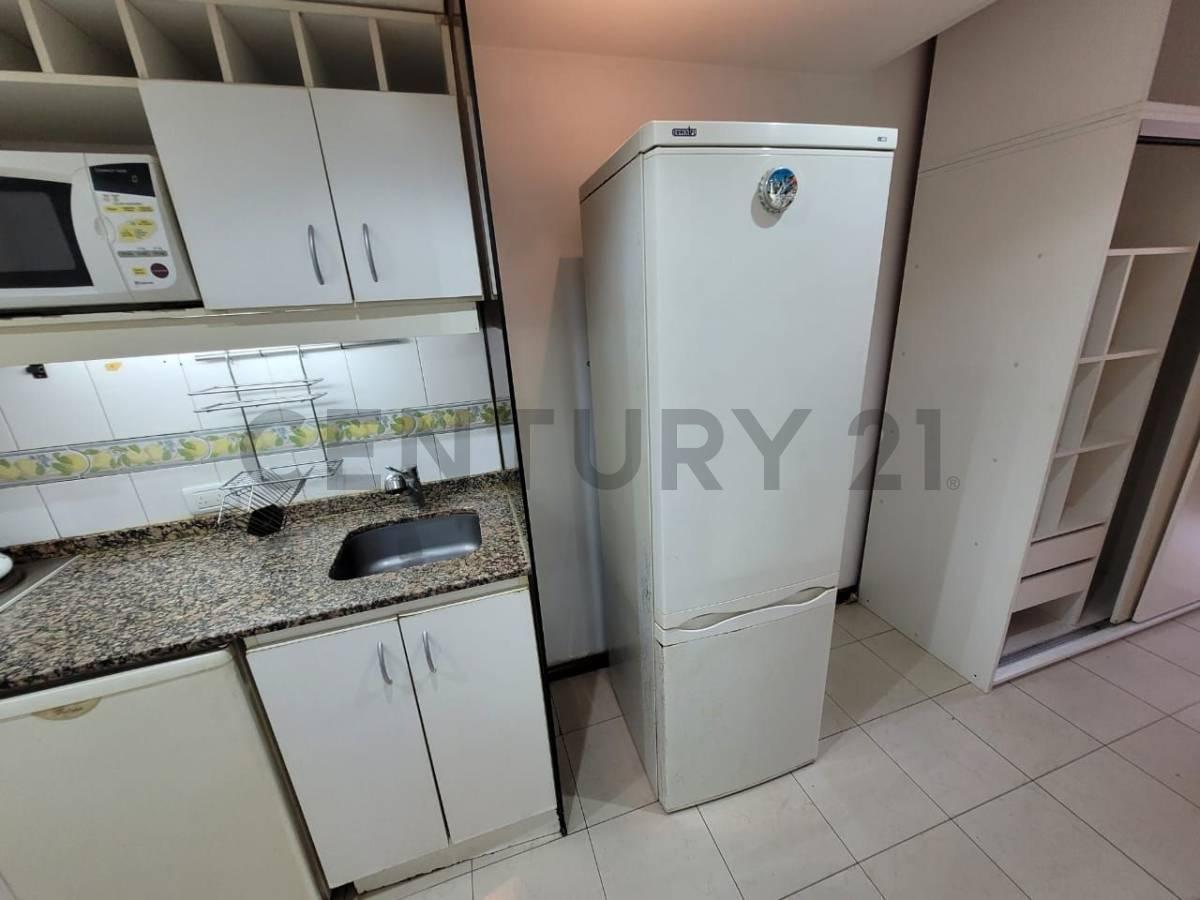 Foto de SE VENDE MONOAMBIENTE EN AVENIDA SANTA FE, PISO ALTO. APTO PROFESIONAL., imagen 4