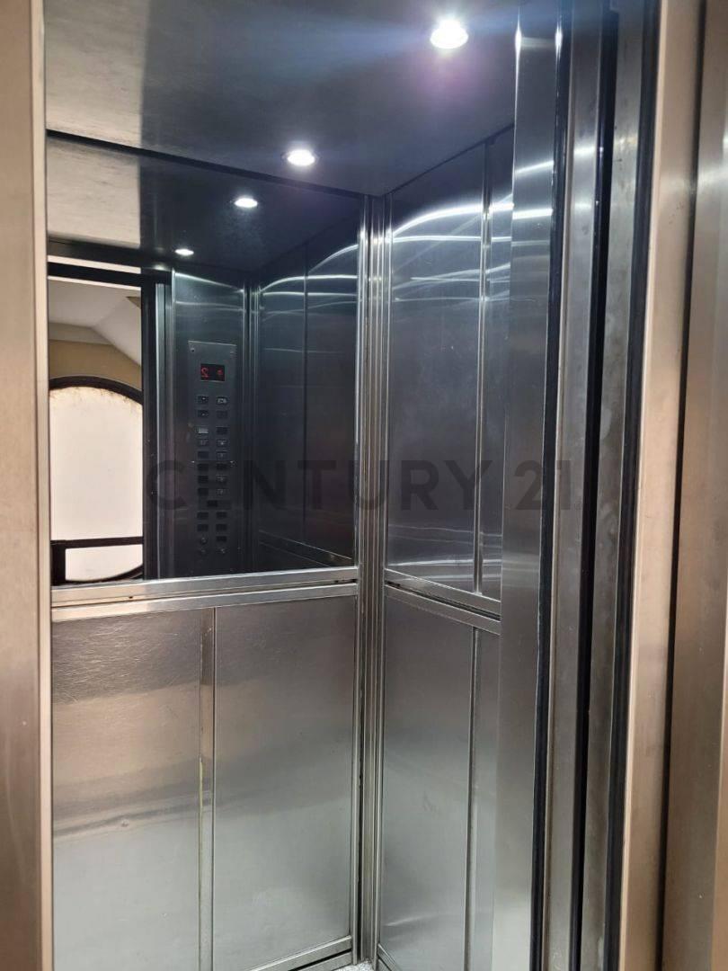 Foto de SE VENDE MONOAMBIENTE EN AVENIDA SANTA FE, PISO ALTO. APTO PROFESIONAL., imagen 3
