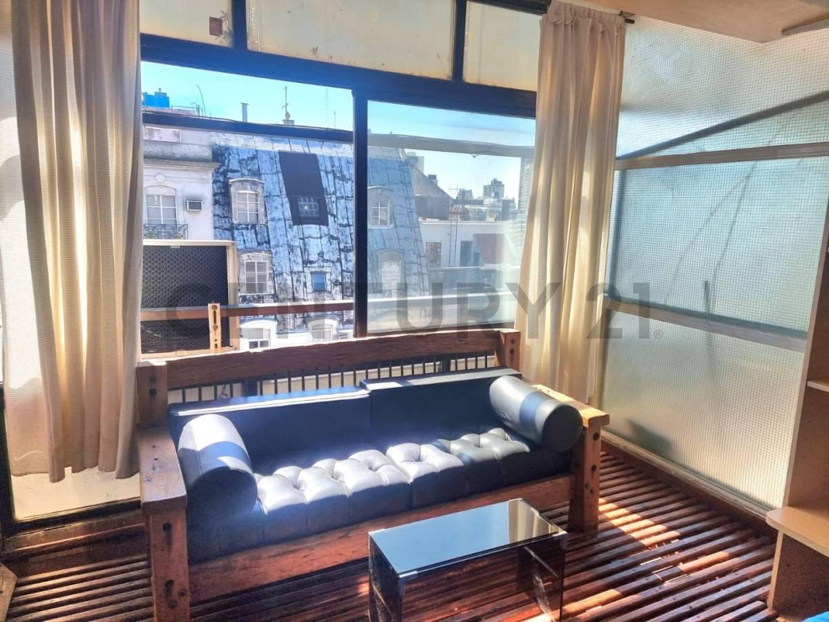 SE VENDE MONOAMBIENTE EN AVENIDA SANTA FE, PISO ALTO. APTO PROFESIONAL.