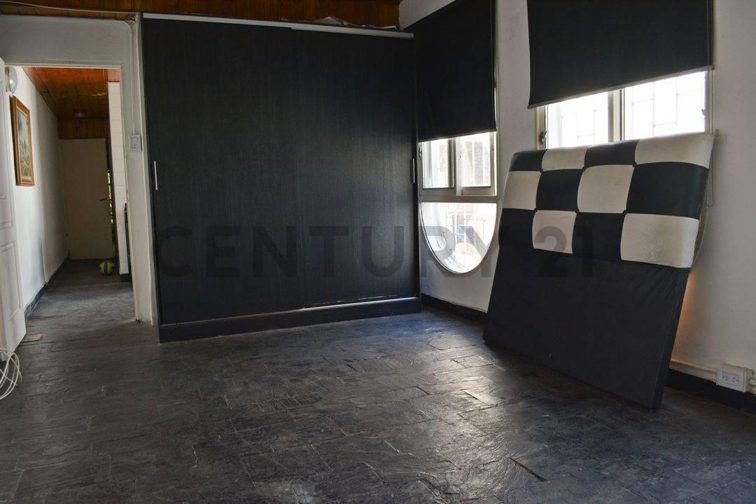 Venta Casa de 3 Habitaciones con Pileta Climatizada. Mataderos 4