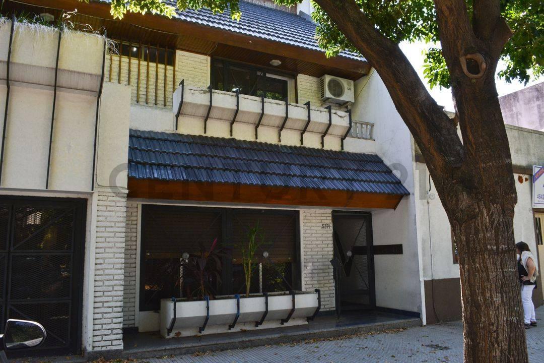 Venta Casa de 3 Habitaciones con Pileta Climatizada. Mataderos 2