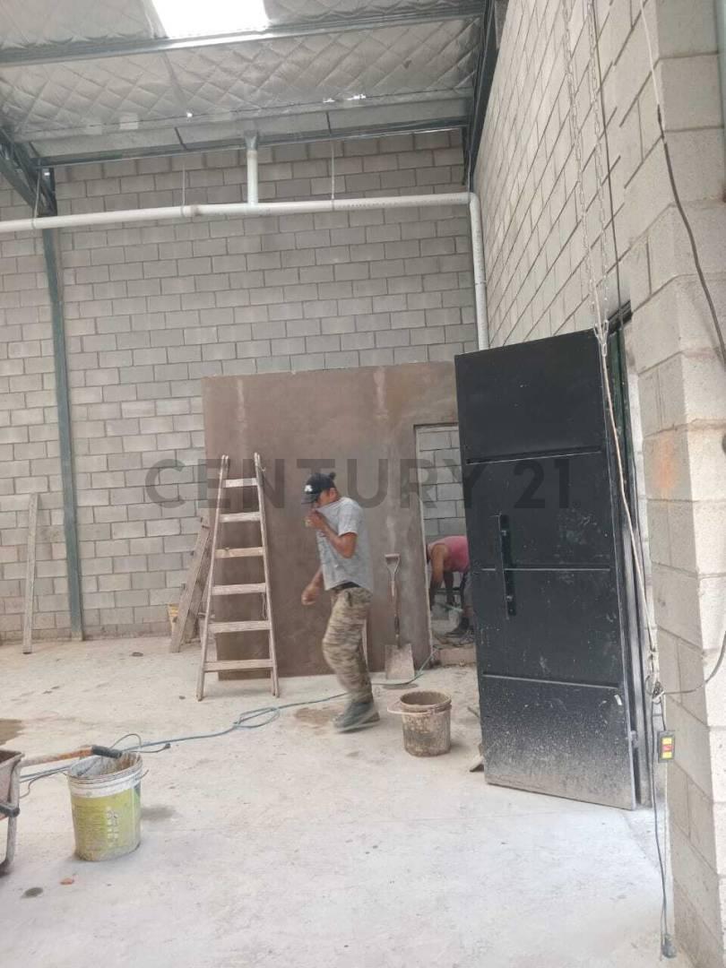 Galpón de 400 m Cuadrados en Venta en El Centro de Canning 3