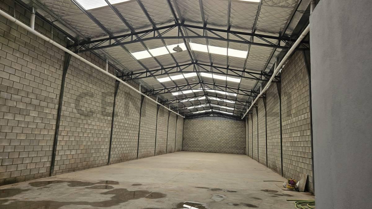 Galpón de 400 m Cuadrados en Venta en El Centro de Canning 5