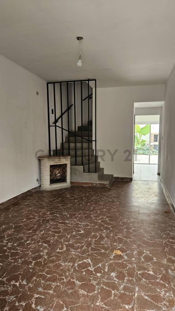 Luminosa y Funcional Casa de Dos Plantas de 5 Ambientes en Villa Maipú. 3