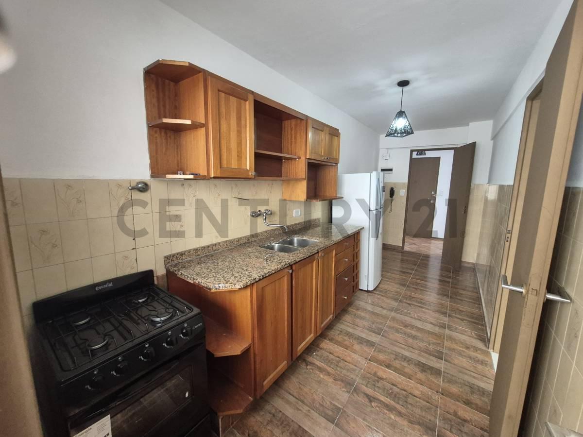 En Venta Departamento 3 Ambientes con Dependencia en Monserrat. 4
