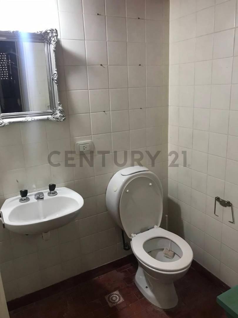 Departamento de 3 Ambientes con Balcon en Venta - Flores Norte 3