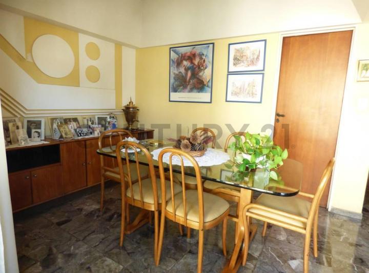 Venta Departamento Tipo Duplex de 194m2 - balcones aterrazados, bauleras, cochera fija 2