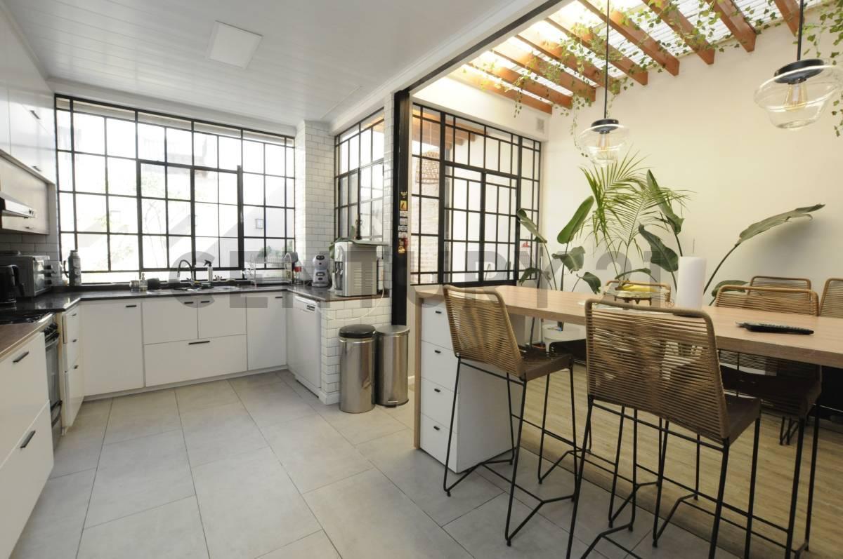 VENTA CASA LOTE PROPIO 4 AMBIENTES CON JARDÍN Y COCHERA - FLORES NORTE