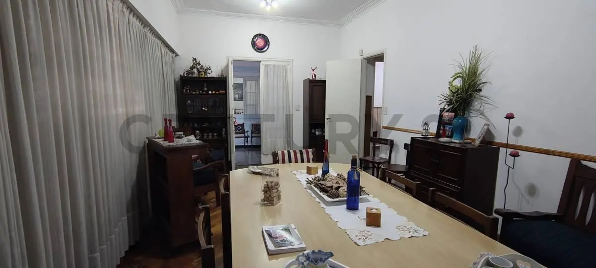 VENTA CASA DE 4 AMBIENTES CON PATIO Y TERRAZA, EN VILLA DEL PARQUE 3