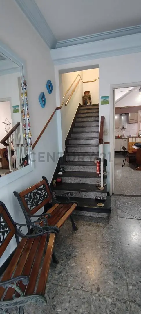 VENTA CASA DE 4 AMBIENTES CON PATIO Y TERRAZA, EN VILLA DEL PARQUE 2