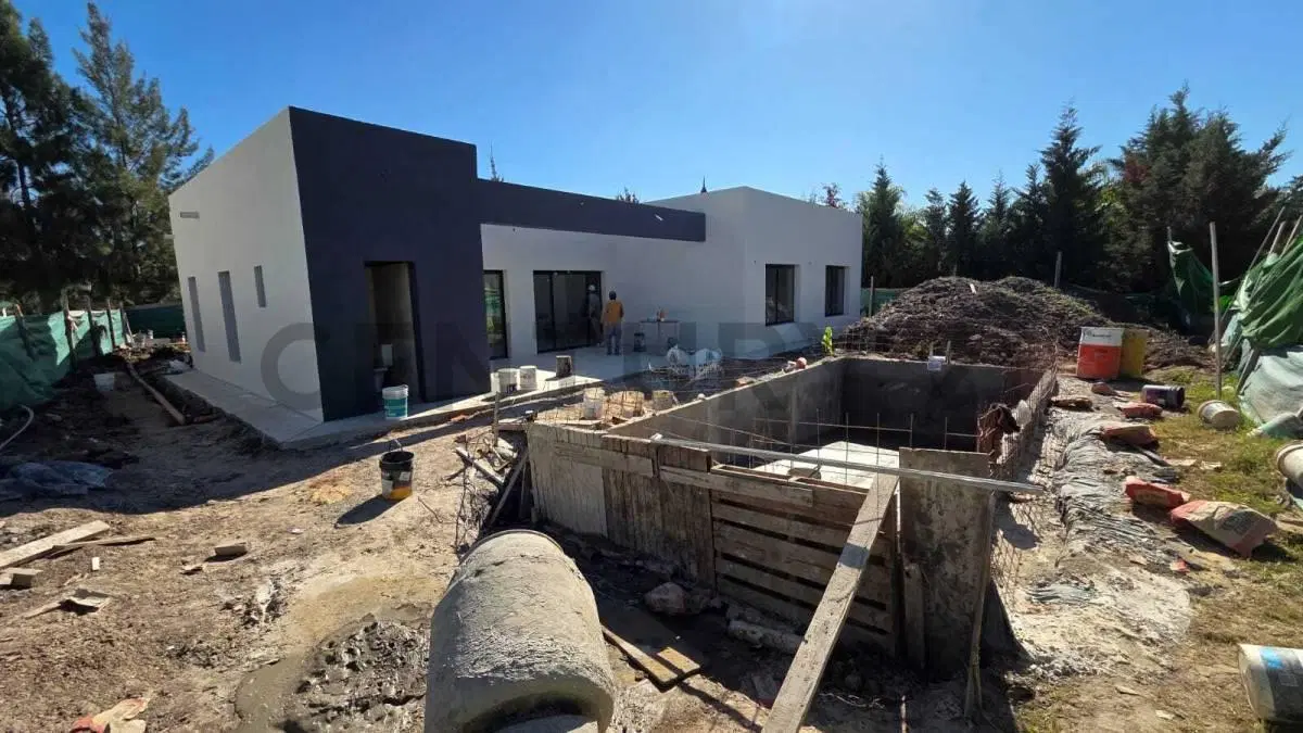 Funcional y luminosa casa de 4 ambientes, entrega mes de junio, ubicada en una excelente zona dentro 8