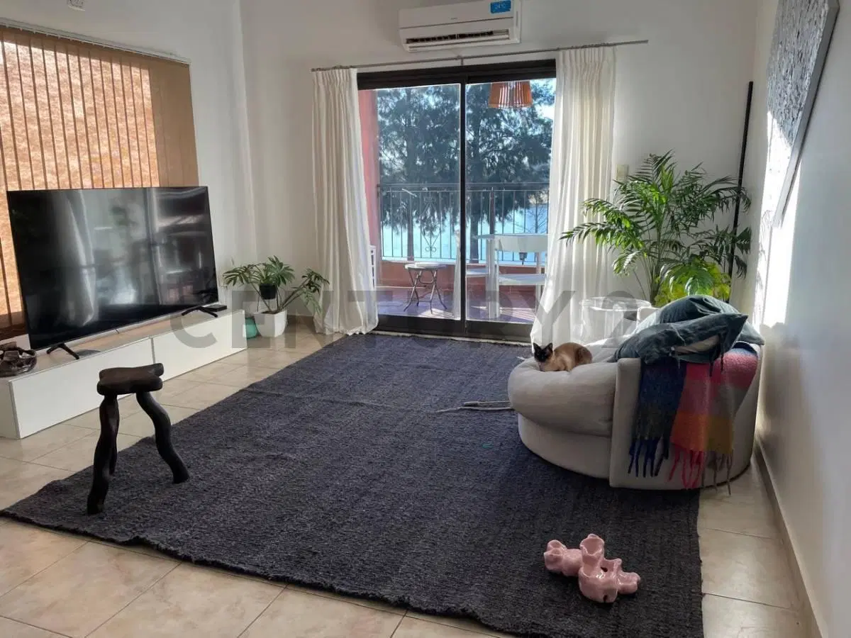 Departamento en alquiler de tres ambientes con balcón al frente y vista a la bahía 3