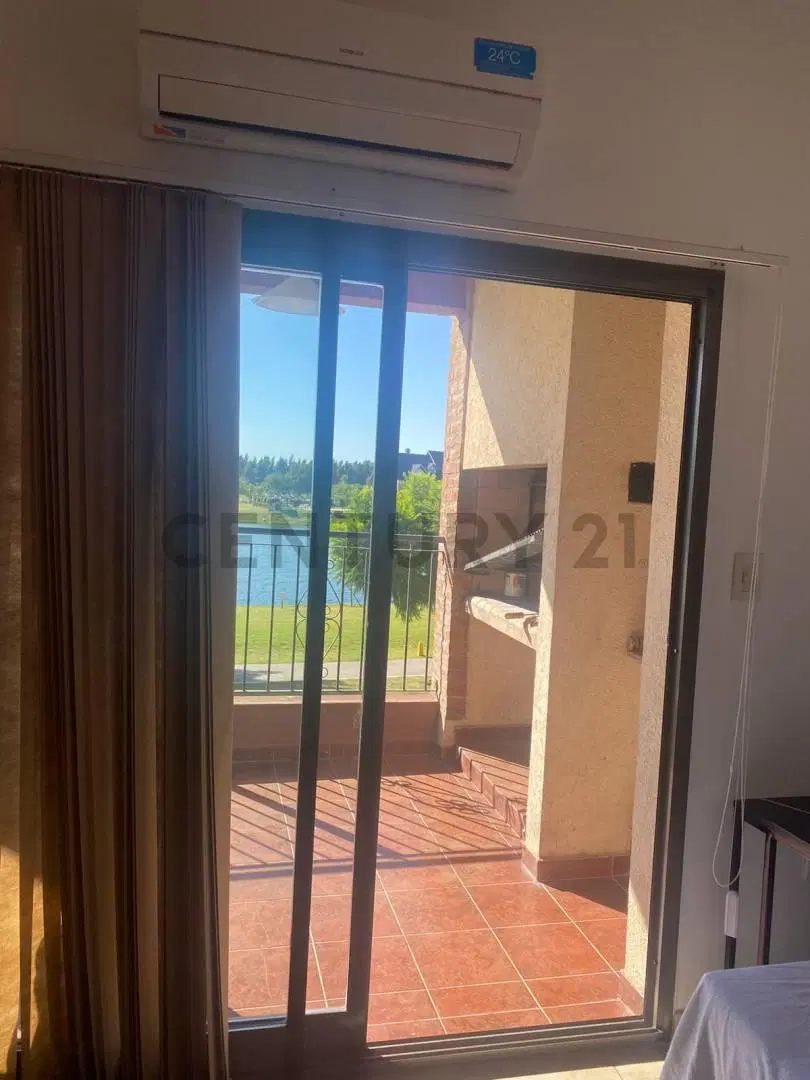 Departamento en alquiler de tres ambientes con balcón al frente y vista a la bahía 5