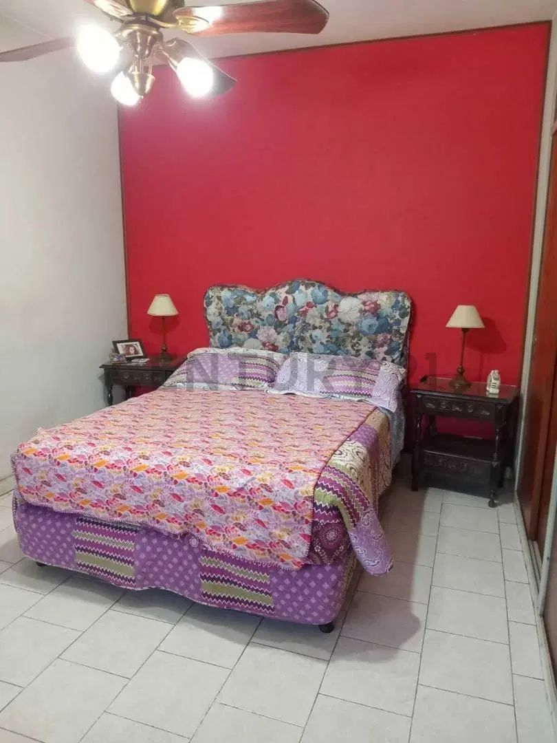 CASA QUINTA de 5 AMB gran parque con QUINCHO, PARRILLA Y PILETA. En cercania a estacion la reja. 5