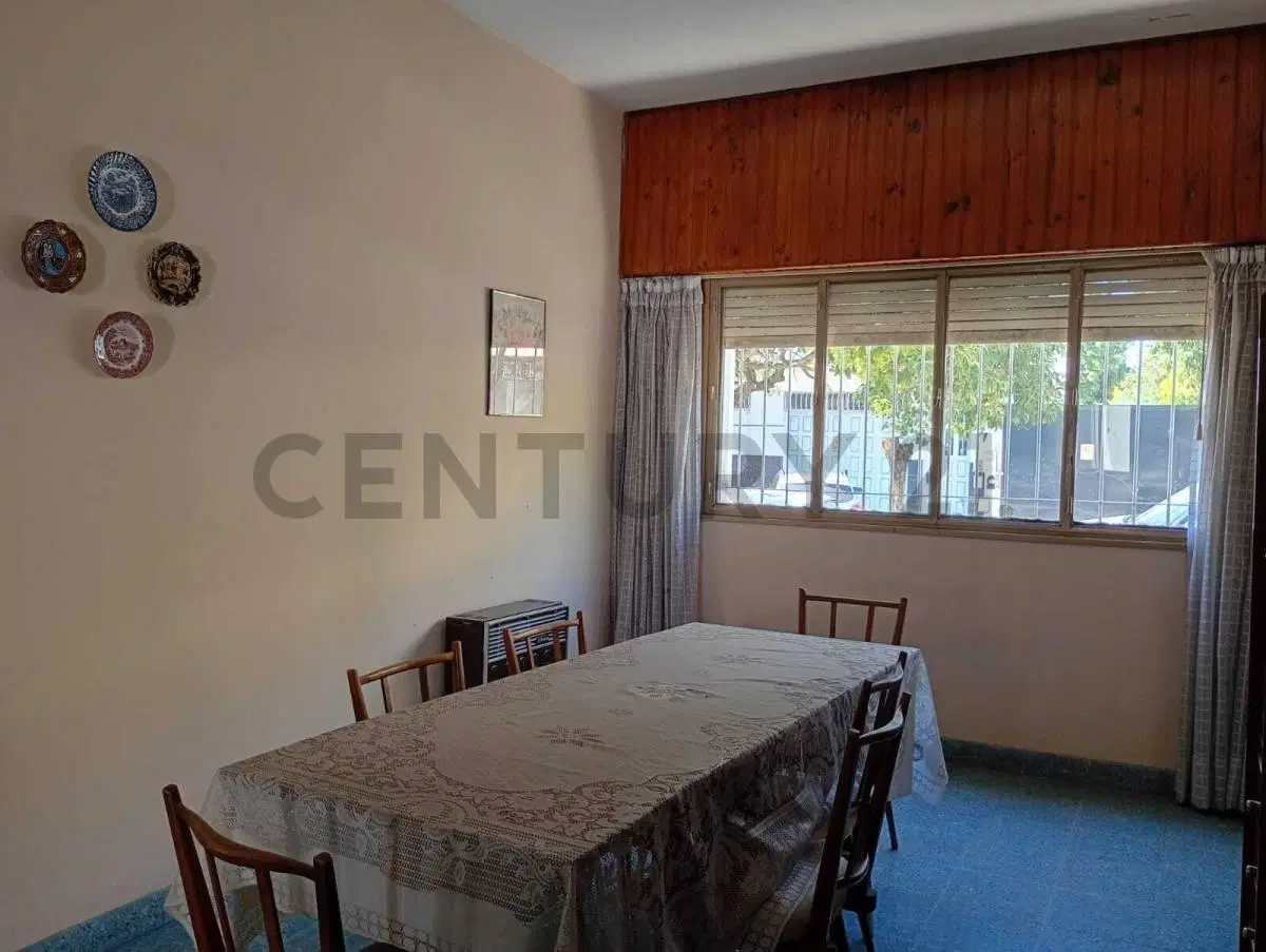 VENTA CASA 3 AMBIENTES CON PATIO, TERRAZA y JARDÍN. 3