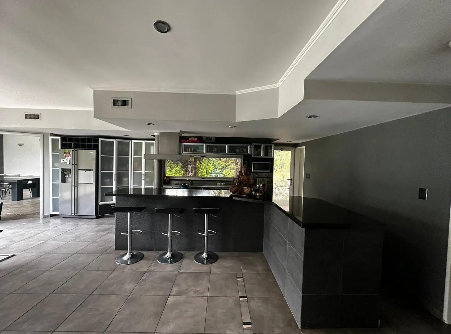 Casa 6 AMBIENTES con TERRAZA, QUINCHO, PARRILLA, PISCINA, JARDÍN, TERRAZA, COCHERAS Y BODEGA en Barr 4
